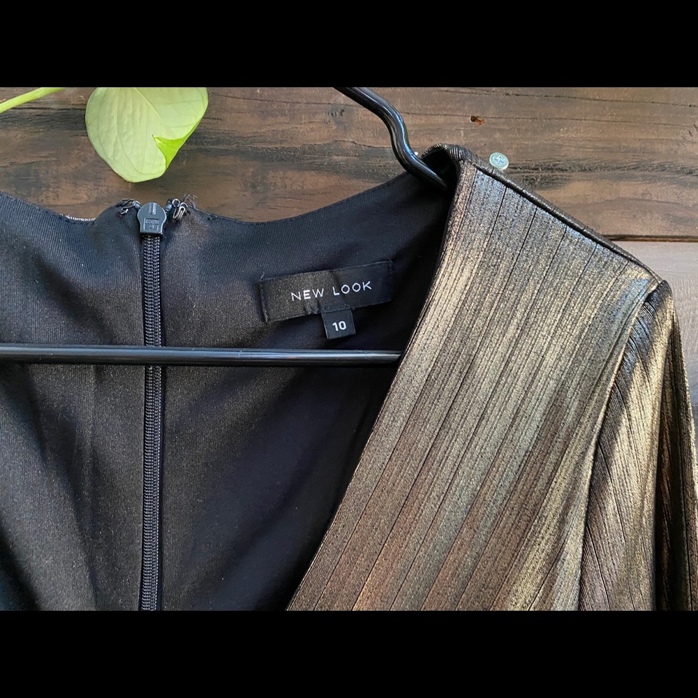 NEW LOOK Gold Sheer 3/4 Sleeve V-Neck Party Dress - Picture 3 of 10